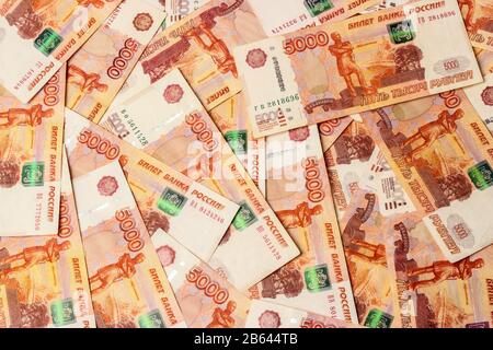 Russische fünftausendste Banknoten als Hintergrund Stockfoto