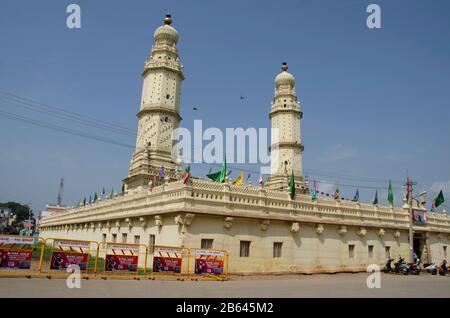 Die Juma-Moschee oder Jama Masjid, erbaut von Tipu in indo-islamischer Architektur, ist eine der großen Moscheen im Fort, Srirangapatna, Karnataka, Indien Stockfoto