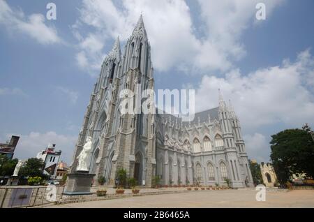 Die St. Philomena's Cathedral ist eine katholische Kirche, die die Kathedrale der Diözese Mysore, Mysore, Karnataka, Indien ist Stockfoto