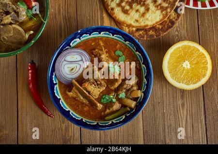 Nihari Ghost, Eintopf mit langsam gekochtem Fleisch, hauptsächlich Schaftfleisch aus Rindfleisch oder Lamm und Hammel, Awadhi-Küche, Traditionelle indische Gerichte, Top View. Stockfoto