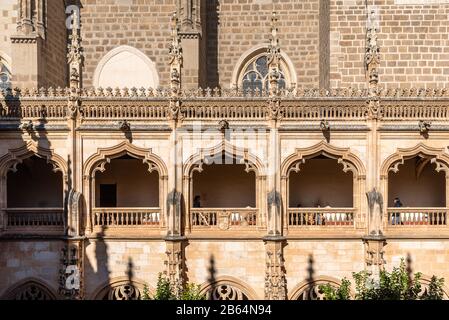 Toledo, Spanien - Dezember 6, 2019: Der Kreuzgang des Klosters San Juan de los Reyes Stockfoto