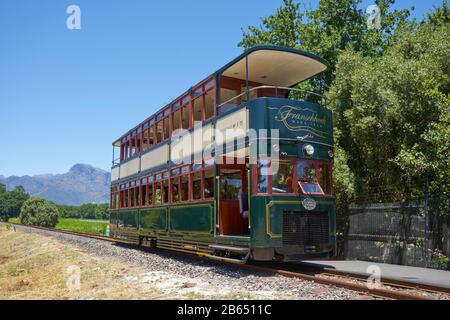 Franschhoek Wine Tram, Cape Winelands, Western Cape, Südafrika in Vrede en Lust Weinberg Stockfoto