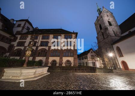 Die Gassen der Altstadt in der schweiz Basel nachts. Stockfoto