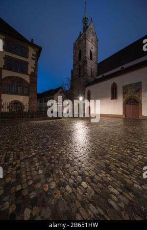 Die Gassen der Altstadt in der schweiz Basel nachts. Stockfoto
