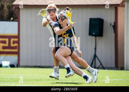 California Golden Bears Angreifer Nikki Zaccaro (1) während eines NCAA-Lacrosse-Matches gegen die Southern California Women of Troy, Sonntag, 8. März 2020, in Los Angeles, Kalifornien, USA. (Foto von IOS/Espa-Images) Stockfoto