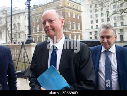 Professor Chris Whitty, Chief Medical Officer für England und Chief Medical Advisor der Regierung trifft zum COBRA-Notfalltreffen ein. Stockfoto