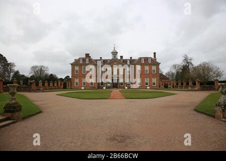 Vorderansicht von Hanbury Hall, Worcestershire, England, Großbritannien. Stockfoto