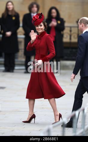 Catherine, Die Herzogin von Cambridge, Der Commonwealth Service in der Westminster Abbey heute, an der Königin Elizabeth II., Prinz Charles Der Prinz von Wales, Camilla Die Herzogin von Cornwall, Prinz William Der Herzog von Cambridge, Katharina Die Herzogin von Cambridge, Prinz Harry Der Herzog von Sussex, Meghan Markle, Die Herzogin von Sussex, Prinz Edward Der Graf von Wessex, Sophie Die Gräfin von Wessex, zusammen mit Regierungschefs und Vertretern der Länder des Commonwealth. Commonwealth Service, Westminster Abbey, London, 9. März 2020. Stockfoto