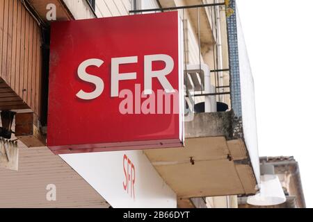 Bordeaux, Aquitanien/Frankreich - 02 20 2020: sfr Store Logo Zeichen französischer Telefonanbieter Shop Stockfoto