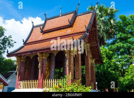 Luang PRABANG, LAOS - 10. August; Der Tempel Wat Xieng Thong in Luang Prabang am 10. August 2018. Es ist der Haupttempel von Luang Prabang. Stockfoto