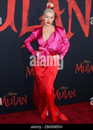 Hollywood, Vereinigte Staaten. März 2020. Hollywood, LOS ANGELES, KALIFORNIEN, USA - 09. MÄRZ: Die Sängerin Christina Aguilera, die ein Kleid aus Galia Lahav trägt, kommt zur Weltpremiere Von Disneys "Mulan", die am 9. März 2020 im El Capitan Theatre und im Dolby Theatre in Hollywood, Los Angeles, Kalifornien, Vereinigte Staaten abgehalten wird. (Foto von Xavier Collin/Image Press Agency) Stockfoto