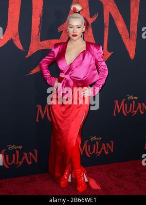 Hollywood, Vereinigte Staaten. März 2020. Hollywood, LOS ANGELES, KALIFORNIEN, USA - 09. MÄRZ: Die Sängerin Christina Aguilera, die ein Kleid aus Galia Lahav trägt, kommt zur Weltpremiere Von Disneys "Mulan", die am 9. März 2020 im El Capitan Theatre und im Dolby Theatre in Hollywood, Los Angeles, Kalifornien, Vereinigte Staaten abgehalten wird. (Foto von Xavier Collin/Image Press Agency) Stockfoto