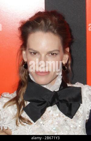 Los Angeles, USA. März 2020. Hilary Swank 03/09/2020 Die Special Screening of "The Hunt" fand in Der ArcLight Hollywood in Los Angeles statt, CA Credit: Cronos/Alamy Live News Stockfoto