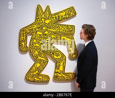 Bonhams, London, Großbritannien. März 2020. Zu den Top Losen im Verkauf von Post-war & Contemporary Art gehören Werke von Keith Haring, Christo, Soulages und Fontana. Bild: Keith Haring (Amerikaner, 1958-1990), Dog, 1986. Schätzung: 200.000-300.000 £. Kredit: Malcolm Park/Alamy Live News. Stockfoto