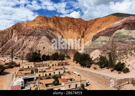 Hügel der Sieben Farben in Purmamarca, Argentinien Stockfoto