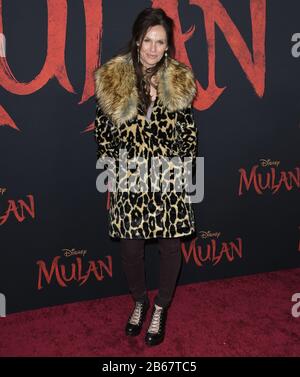 Los Angeles, USA. März 2020. Amy Brenneman trifft auf die MULAN-Weltpremiere von Disney, die am Montag, den 9. März 2020, im Dolby Theatre in Hollywood, CA stattfand. (Foto Von Sthanlee B. Mirador/Sipa USA) Kredit: SIPA USA/Alamy Live News Stockfoto
