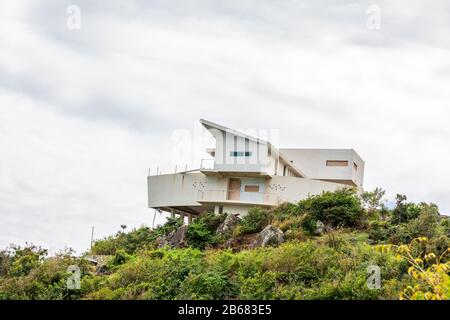 Moderne Villa in St. Martin in Missreparatur Stockfoto