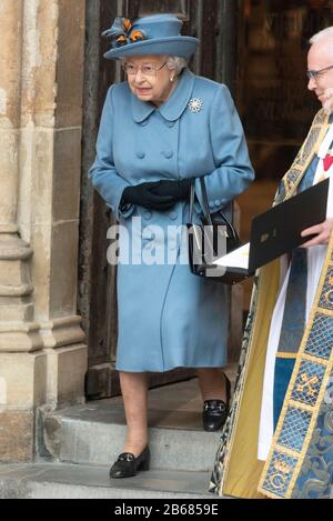 London, Großbritannien. März 2020. Die britische Königin Elizabeth II. Verlässt die Westminster Abbey, nachdem sie am Commonwealth Day in London, Großbritannien, am 9. März 2020 den jährlichen Commonwealth Service in der Westminster Abbey besucht hat. Credit: Ray Tang/Xinhua/Alamy Live News Stockfoto