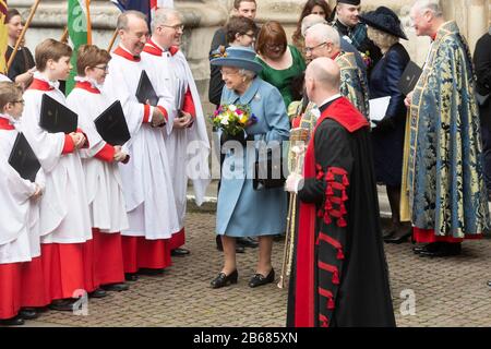 London, Großbritannien. März 2020. Die britische Königin Elizabeth II. Verlässt die Westminster Abbey, nachdem sie am Commonwealth Day in London, Großbritannien, am 9. März 2020 den jährlichen Commonwealth Service in der Westminster Abbey besucht hat. Credit: Ray Tang/Xinhua/Alamy Live News Stockfoto