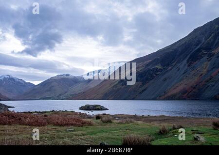 Scafell Ende von Wast Water, Cumbria. Stockfoto