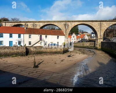 Nicht genutztes Eisenbahnviadukt für die East of Fife Railway Company in Lower Largo Fife Scotland gebaut Stockfoto