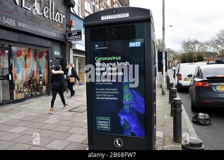 Stamford Hill, London, Großbritannien. März 2020. Coronavirus Public Information Plakattafeln in Stamford Hill. Credit: Matthew Chattle/Alamy Live News Stockfoto