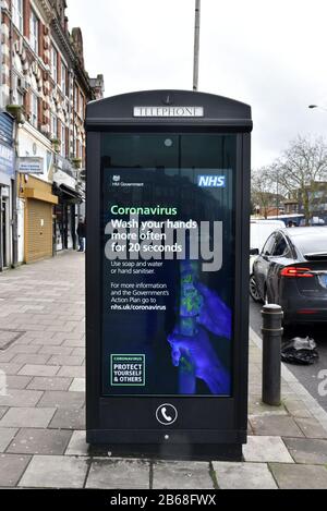 Stamford Hill, London, Großbritannien. März 2020. Coronavirus Public Information Plakattafeln in Stamford Hill. Credit: Matthew Chattle/Alamy Live News Stockfoto