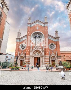 September 2017, ISTANBUL, TÜRKEI: Berühmtes Besuchsziel der Sent Antuan Kirche, es ist ein beliebtes Touristenziel Stockfoto
