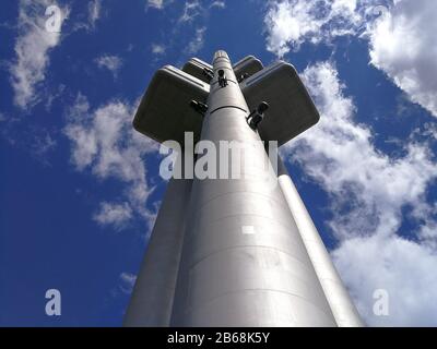 Zizkov Fernsehturm für Fernsehsignale in Prag, Tschechien Stockfoto