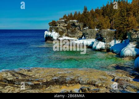 Bruce Peninsula National Park Georgian Bay Tobermory Ontario Kanada. Die Grotte Stockfoto