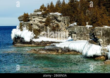Bruce Peninsula National Park Georgian Bay Tobermory Ontario Kanada. Die Grotte Stockfoto