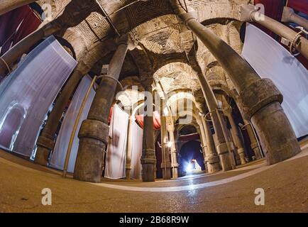 Die Basilika Cistern - unterirdisches Wasserreservoir, berühmte Touristenattraktion in Istanbul Stockfoto