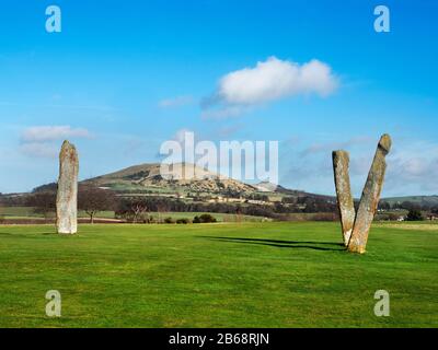 Bronze Alter Stehsteine an Lundin Links zu Largo Law Beyond Fife Scotland Stockfoto