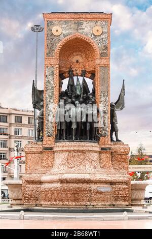 September 2017 in ISTANBUL, TÜRKEI: Republikdenkmal am Taksim-Platz Stockfoto