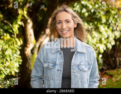 Amy Eisen in ihrer Heimatstadt Dumfries. Amy arbeitet als TV- und Radiomoderatorin, Journalistin, Voiceover-Künstlerin und Event-Gastgeberin Stockfoto