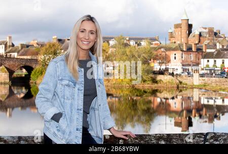 Amy Eisen in ihrer Heimatstadt Dumfries. Amy arbeitet als TV- und Radiomoderatorin, Journalistin, Voiceover-Künstlerin und Event-Gastgeberin Stockfoto