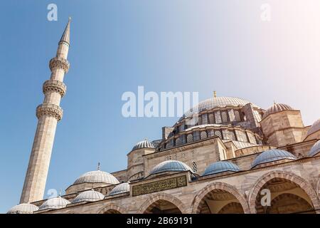 Nahaufnahme von Architektur und Designdetails der Dekoration der größten Moschee in Istanbul Süleymaniye Stockfoto