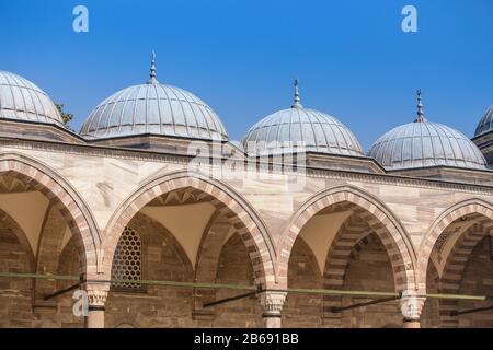 Nahaufnahme von Architektur und Designdetails der Dekoration der größten Moschee in Istanbul Süleymaniye Stockfoto