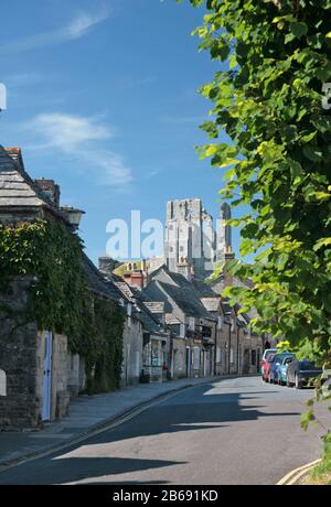 Die Burg, von der West Street, Corfe Castle, Insel Purbeck, Dorset Stockfoto