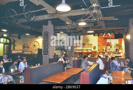 Old Mill Bar und Restaurant, Blackpool Pleasure Beach, Lancashire, England, Großbritannien. Ungefähr 1980er Jahre Stockfoto