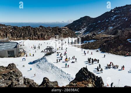 Vulkankrater für das Ruapehu Skifield im Tongariro National Park, Neuseeland Stockfoto