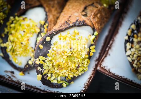 Köstliches italienisches Cannoli-Gericht Stockfoto