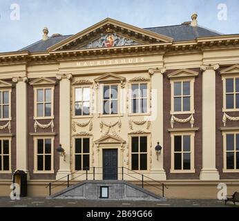 Mauritshuis, Den Haag (Den Haag), Holland. Erbaut zwischen 1636 und 1641 für John Maurice, Fürst von Nassau-Siegen. Das Gebäude des niederländischen Klassikers war Stockfoto