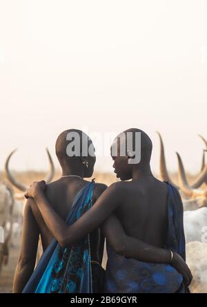 Porträt der jungen Frauen aus dem Stamm der Mundari, Central Equatoria, Terekeka, Südsudan Stockfoto