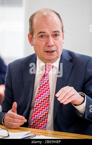 Chief Medical Officer für Nordirland Dr. Michael McBride während eines Covid-19-Briefings in Belfast. Stockfoto