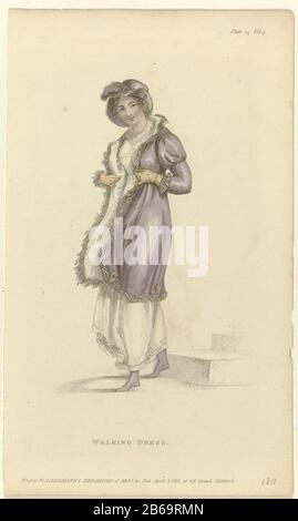 Ackermann's Repository of Arts, 1. april 1811, Plate 25, Vol 5, No 28 Walking Dress Walking Japon. Faltenkragen. Umhang, mit Pelz beschnitten. Accessoires: Hut mit Federn, Handschuhen, Stiefeln geschnürt. Drucken Sie das Modemagazin Ackermann's Repository of Arts, Literature, Commerce, Fertice, Fashions and Politics (London 1809-180er) aus. Hersteller : Druckmaschine: Anonymer Verleger Rudolph Ackermann (börsennotierte Immobilie) Ort Herstellung: London Datum: 1498 Physikalische Merkmale: Radierung , handfarbenes Material: Papiertechnik: Radierung / Handfarbenmessungen: Blatt: H 232 mm × W 138 mm Betreff: Mode Stockfoto