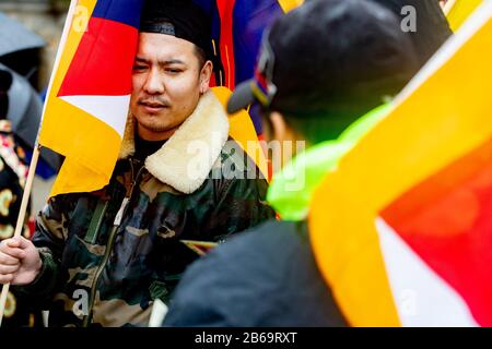 Amsterdam, Niederlande. März 2020. Amsterdam, Dam Square, 10-03-2020, vor 61 Jahren, wurden die Straßen von Lhasa mit Tibetern gefüllt, die friedlich gegen Chinas brutale Unterdrückung protestierten.Am 10. März erinnern wir an diesen nationalen Volksaufstand in Tibet weltweit. Credit: Pro Shots/Alamy Live News Stockfoto