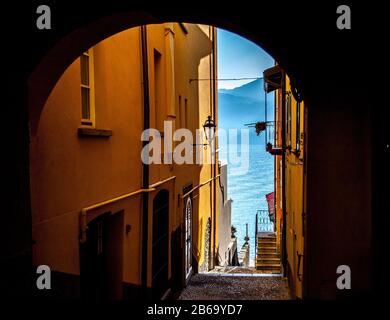 Blick auf den Comer See in Varenna Stockfoto