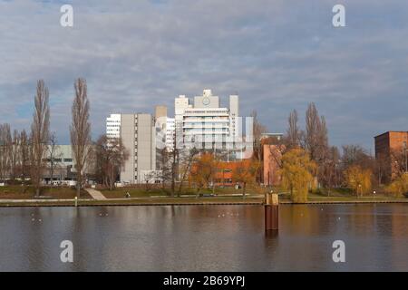 Die Bayer AG, Deutsche multinationale Pharma- und Life-Science-Unternehmen und einer der grössten Pharmaunternehmen der Welt, Berlin, Deutschland Stockfoto