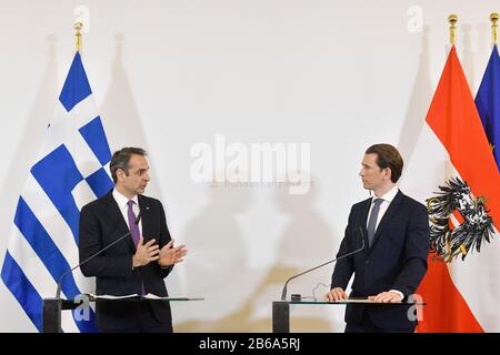 Wien, Österreich. 10. März 2020. Offizieller Besuch des Ministerpräsidenten der Hellenischen Republik (L) Kyriakos Mitsotakis beim österreichischen Kanzler, (R) Sebastian Kurz. Kredit: Franz Perc/Alamy Live News Stockfoto